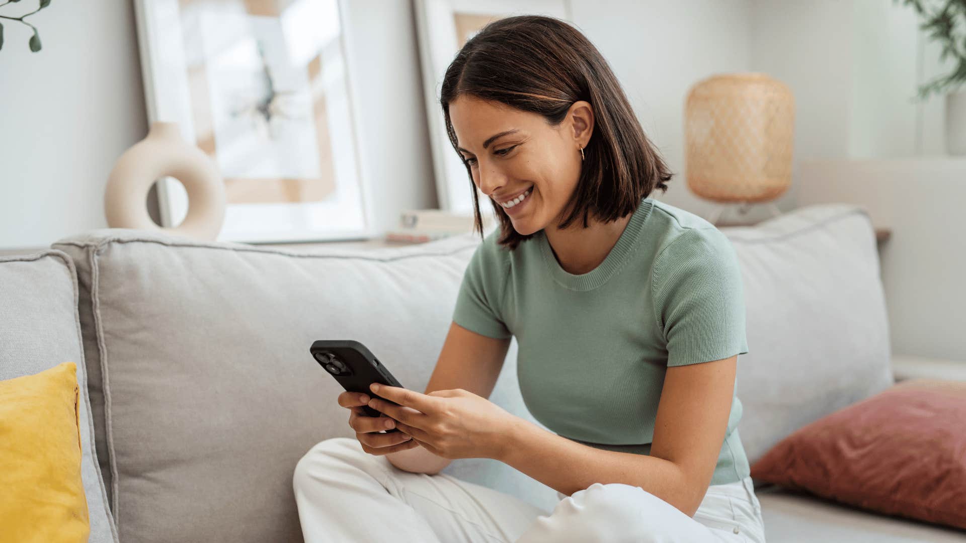 woman playing on her phone instead of focusing