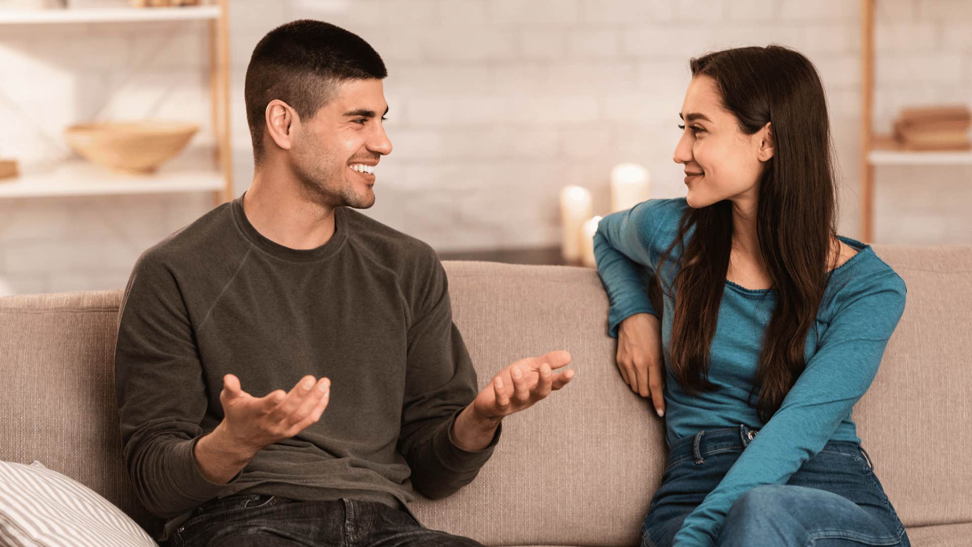 man making a bad impression by not asking any questions to woman