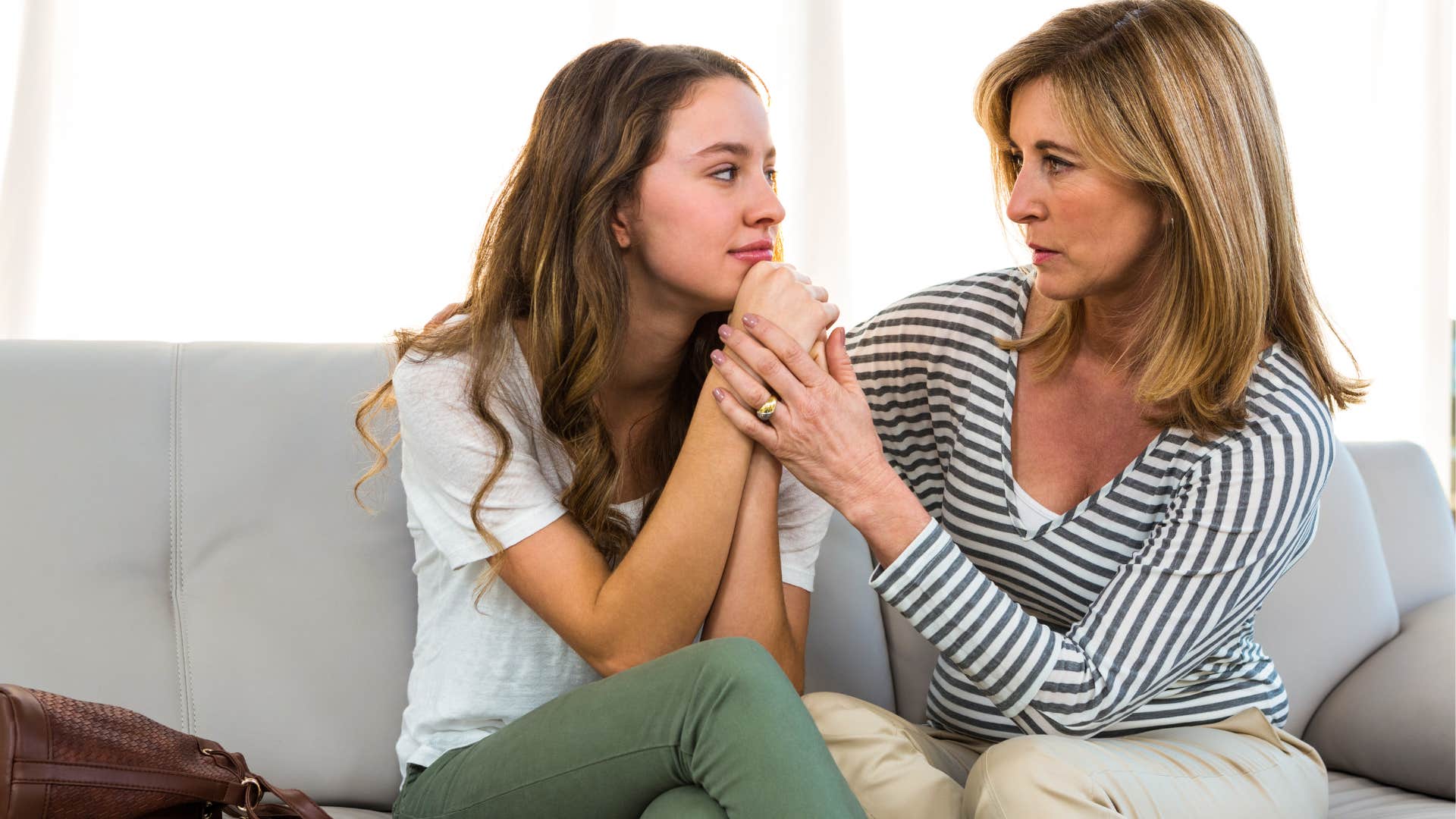 Gen Z teen showing her Gen X mom how she's feeling 