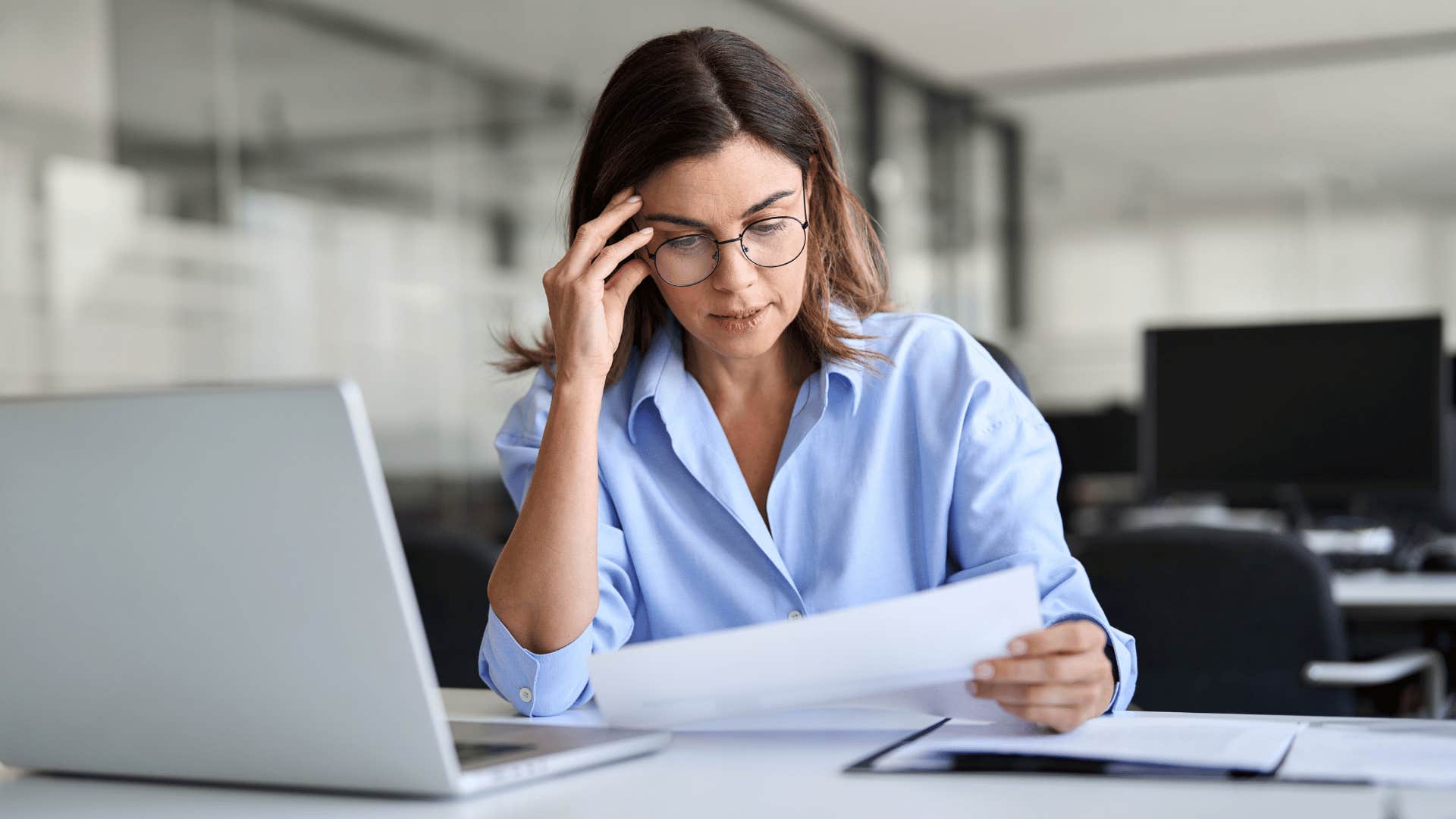 Woman who grew up rich stressing out at work 