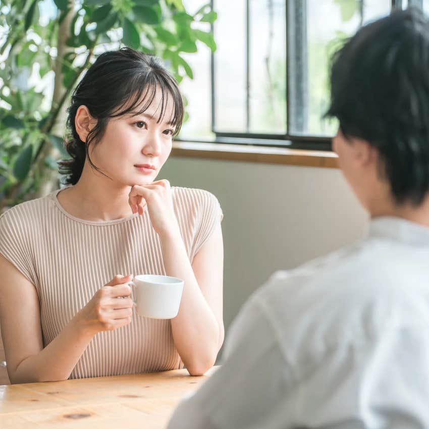 woman who told her date she was sober questioning his choice of cocktail lounge for second date